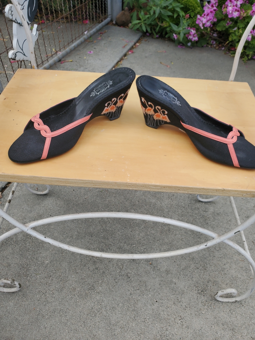 Lulu Guinness Black Wedge Sandals with Coral Flamingo Embroidery - Picture 5 of 7